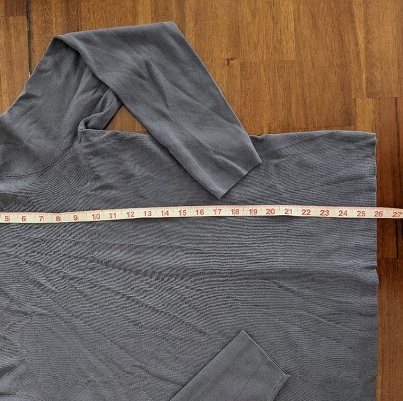 Anne Klein Women's Size Large Long Sleeve Turtleneck NWT - Picture 3 of 7